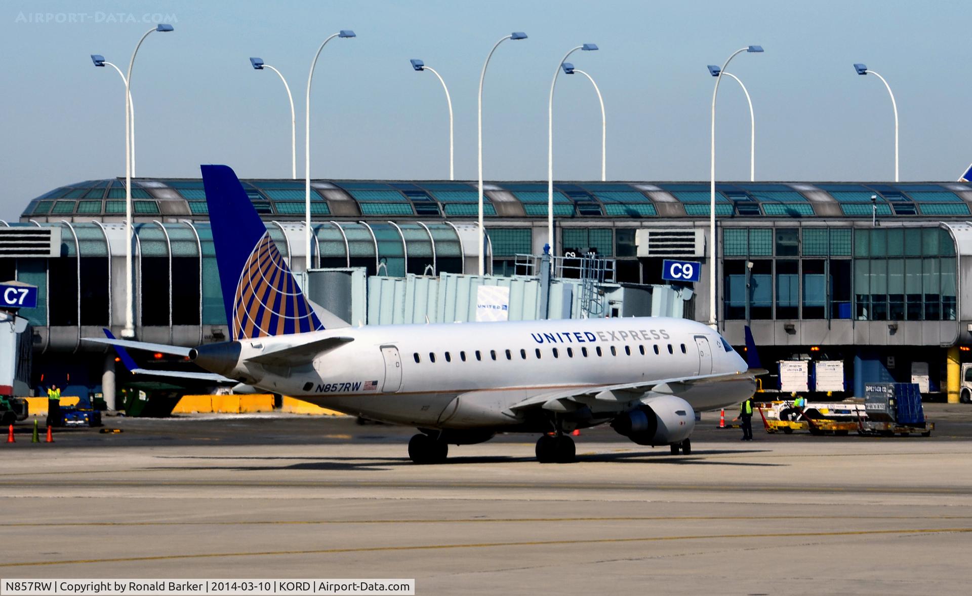 N857RW, 2005 Embraer 170SE (ERJ-170-100SE) C/N 17000079, Taxi Chicago