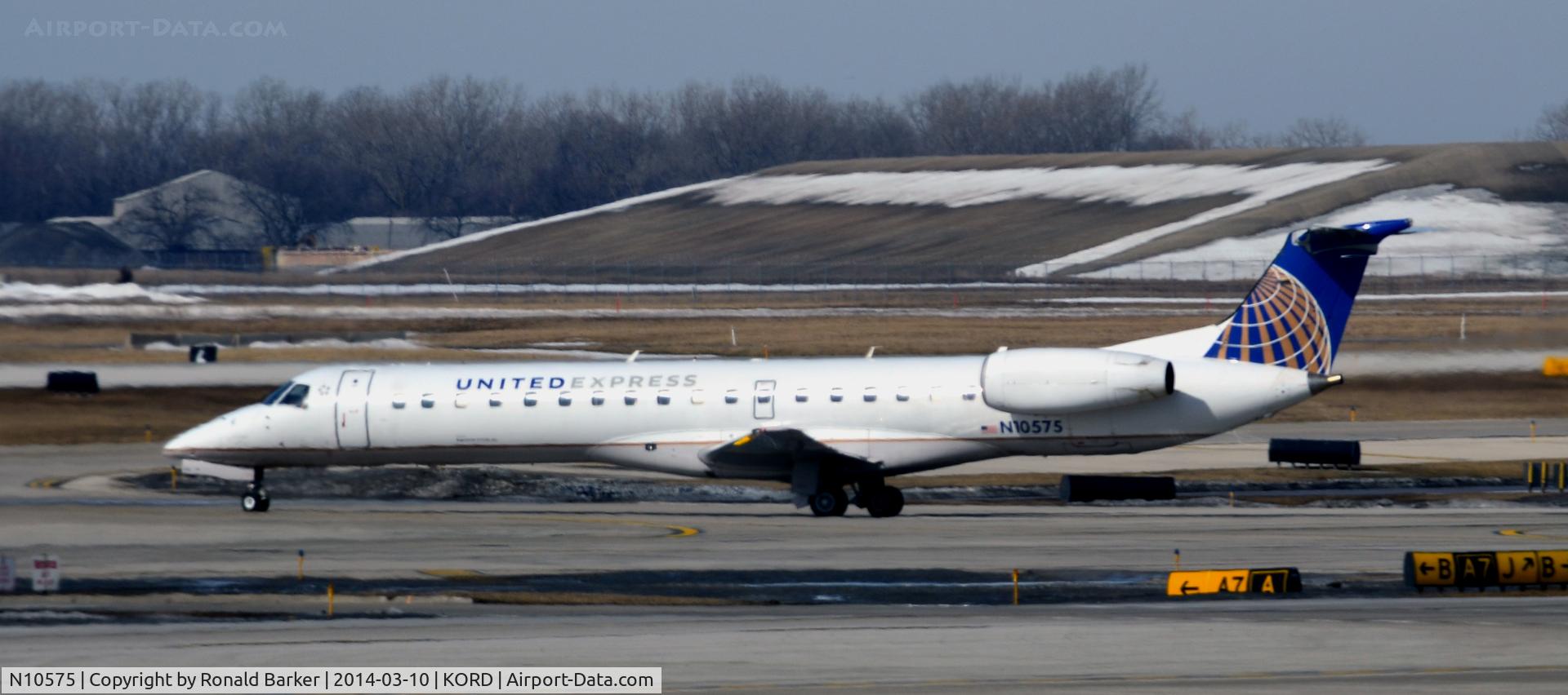 N10575, 2002 Embraer ERJ-145LR (EMB-145LR) C/N 145640, Taxi Chicago
