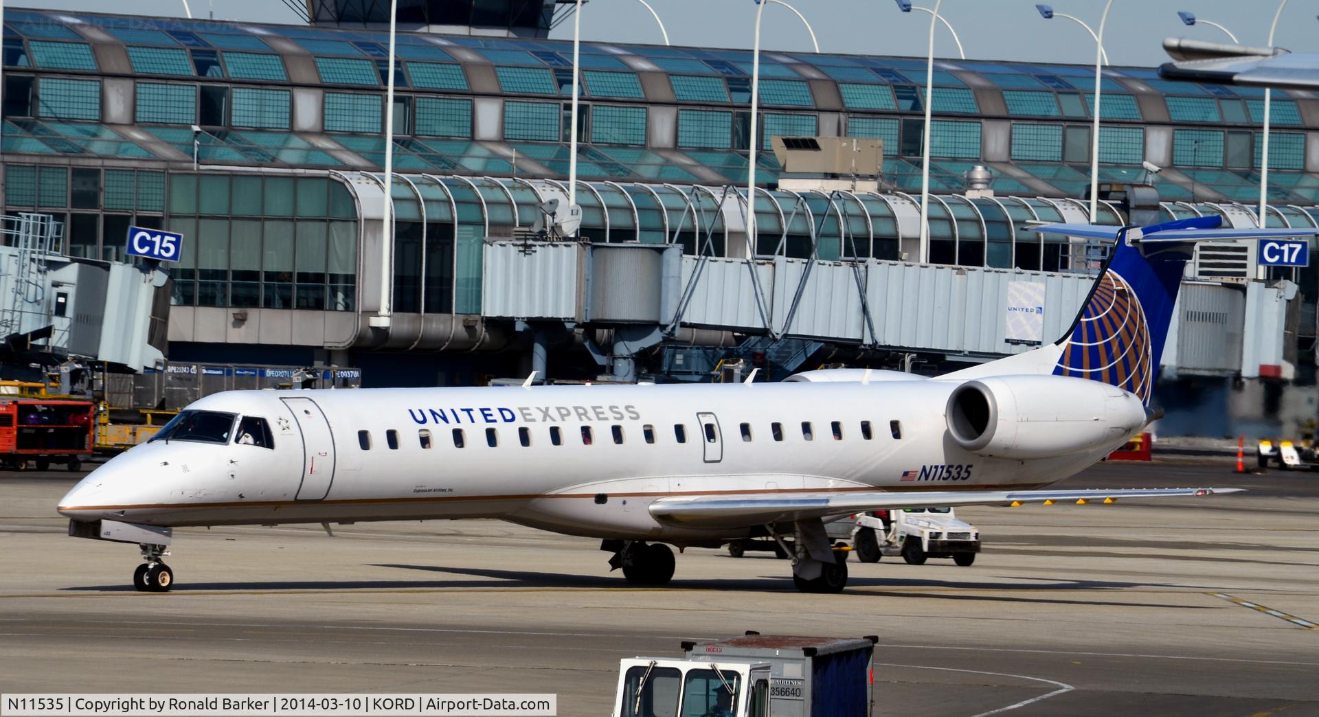 N11535, 2001 Embraer ERJ-145LR (EMB-145LR) C/N 145518, Taxi Chicago