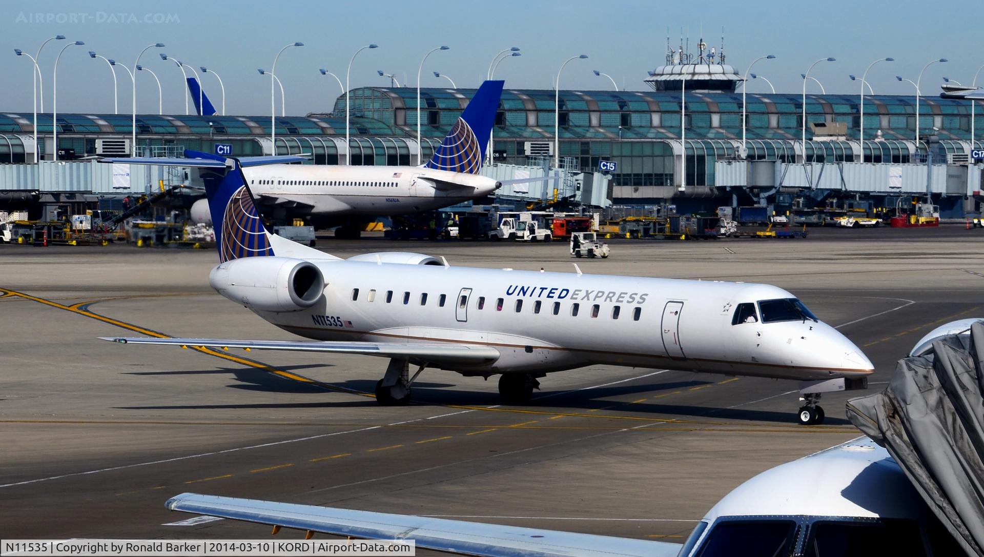 N11535, 2001 Embraer ERJ-145LR (EMB-145LR) C/N 145518, Taxi Chicago