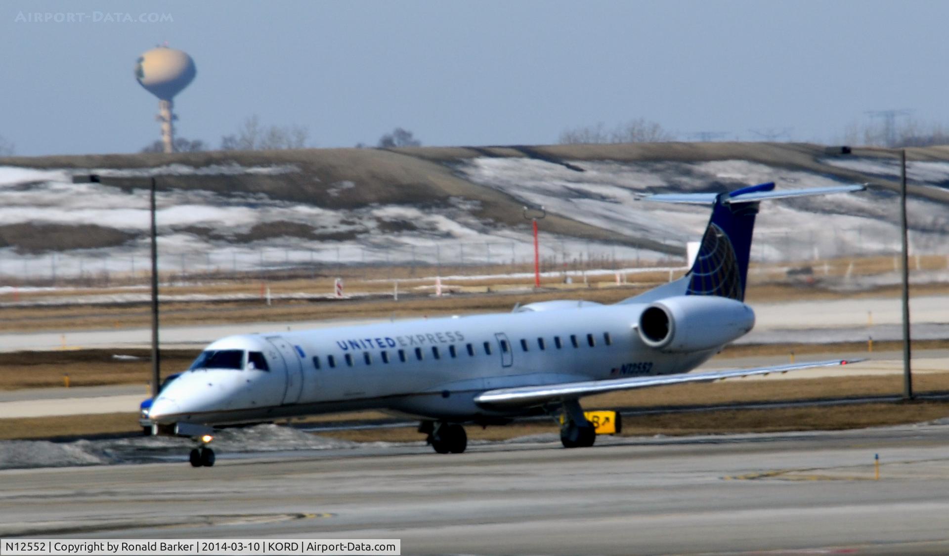 N12552, 2002 Embraer ERJ-145LR (EMB-145LR) C/N 145583, Taxi Chicago