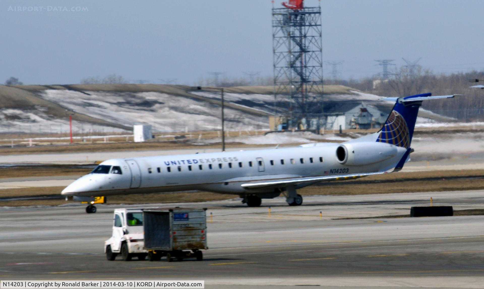 N14203, 2006 Embraer ERJ-145XR (EMB-145XR) C/N 14500964, Taxi Chicago