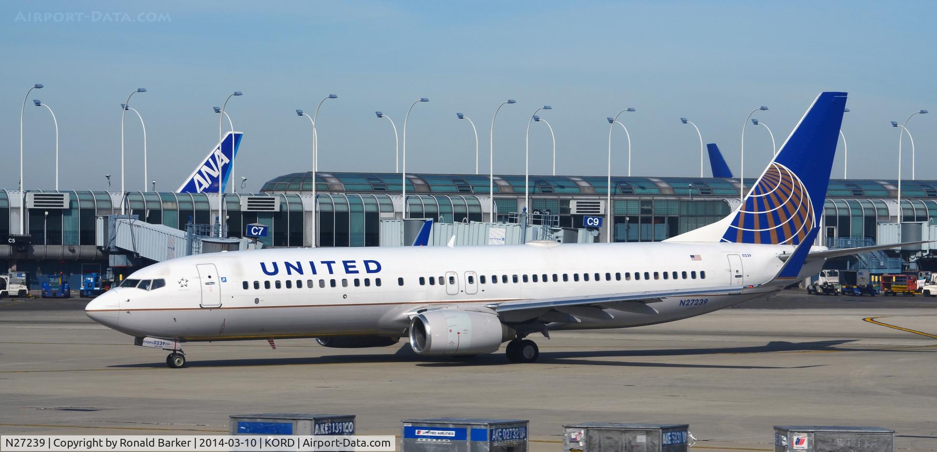 N27239, 1999 Boeing 737-824 C/N 28951, Taxi Chicago