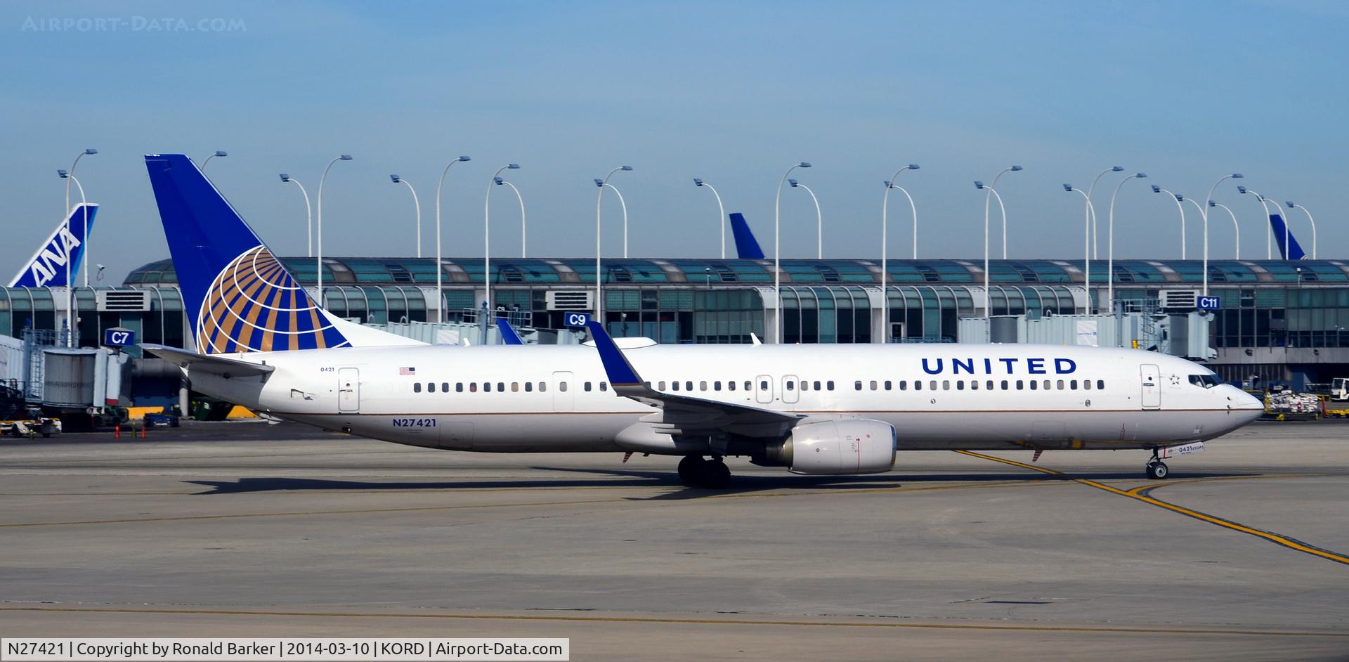 N27421, 2008 Boeing 737-924/ER C/N 37094, Taxi Chicago
