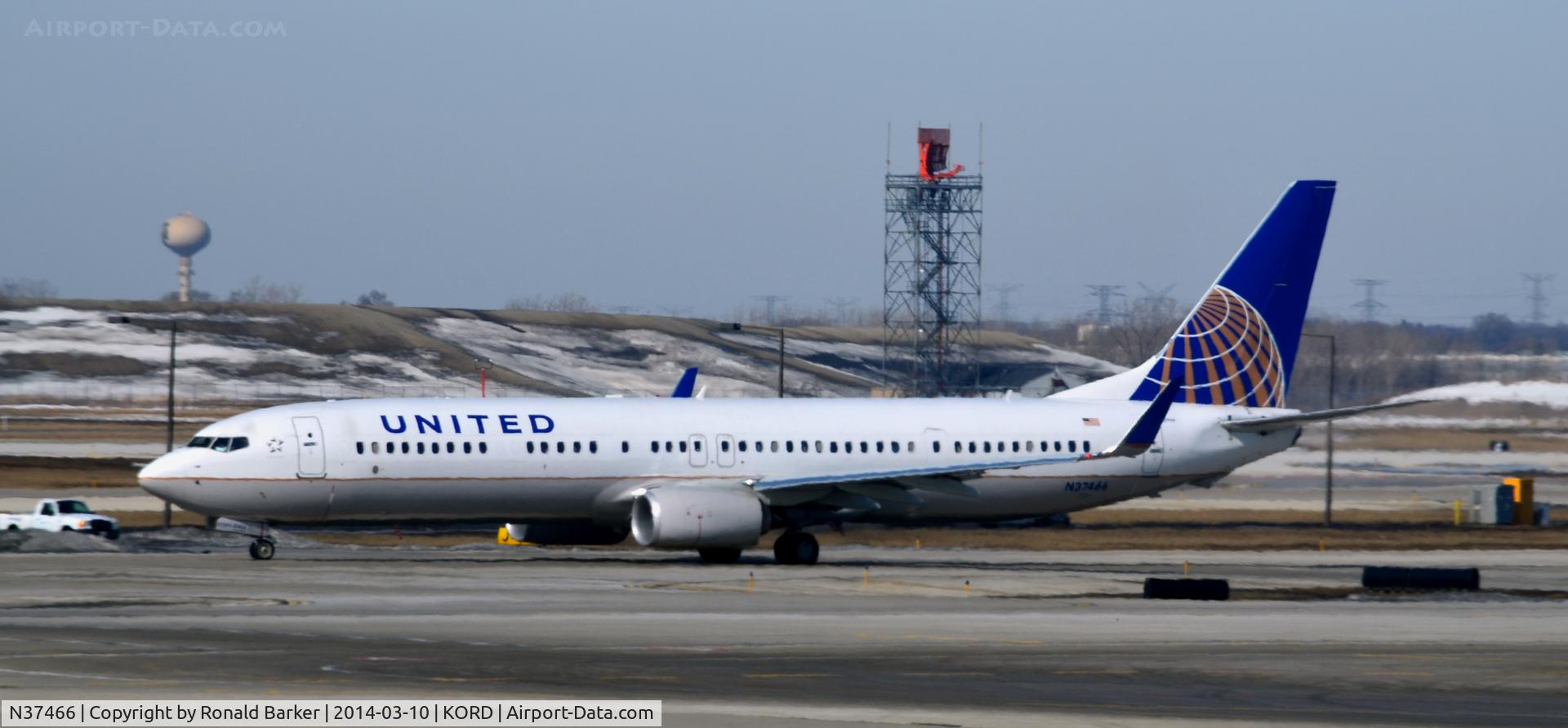 N37466, 2013 Boeing 737-924/ER C/N 31644, Taxi Chicago