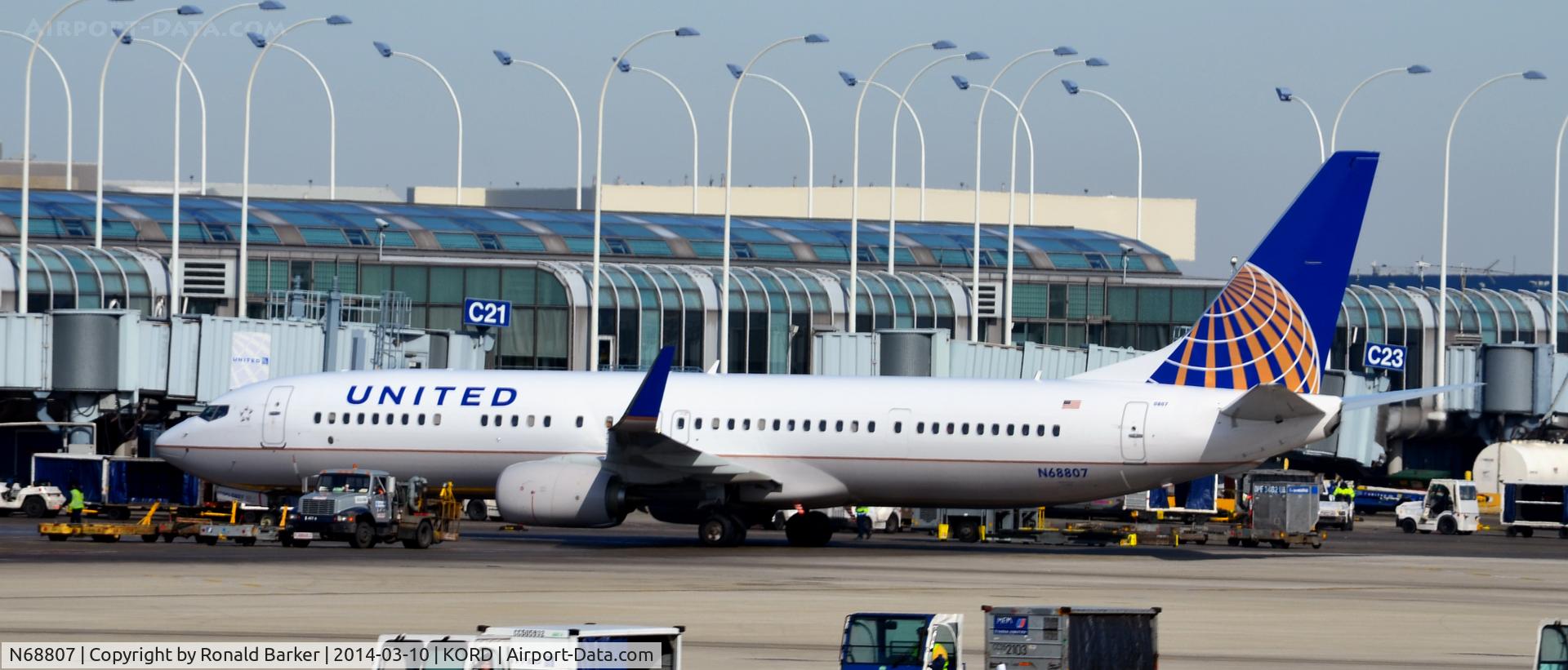 N68807, 2013 Boeing 737-924/ER C/N 42819, Gate C19 Chicago