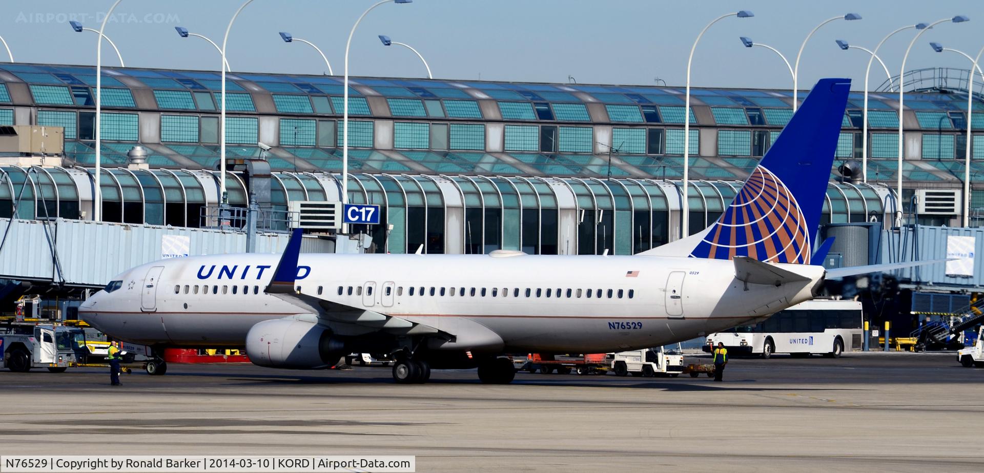 N76529, 2010 Boeing 737-824 C/N 31652, Pushback Chicago