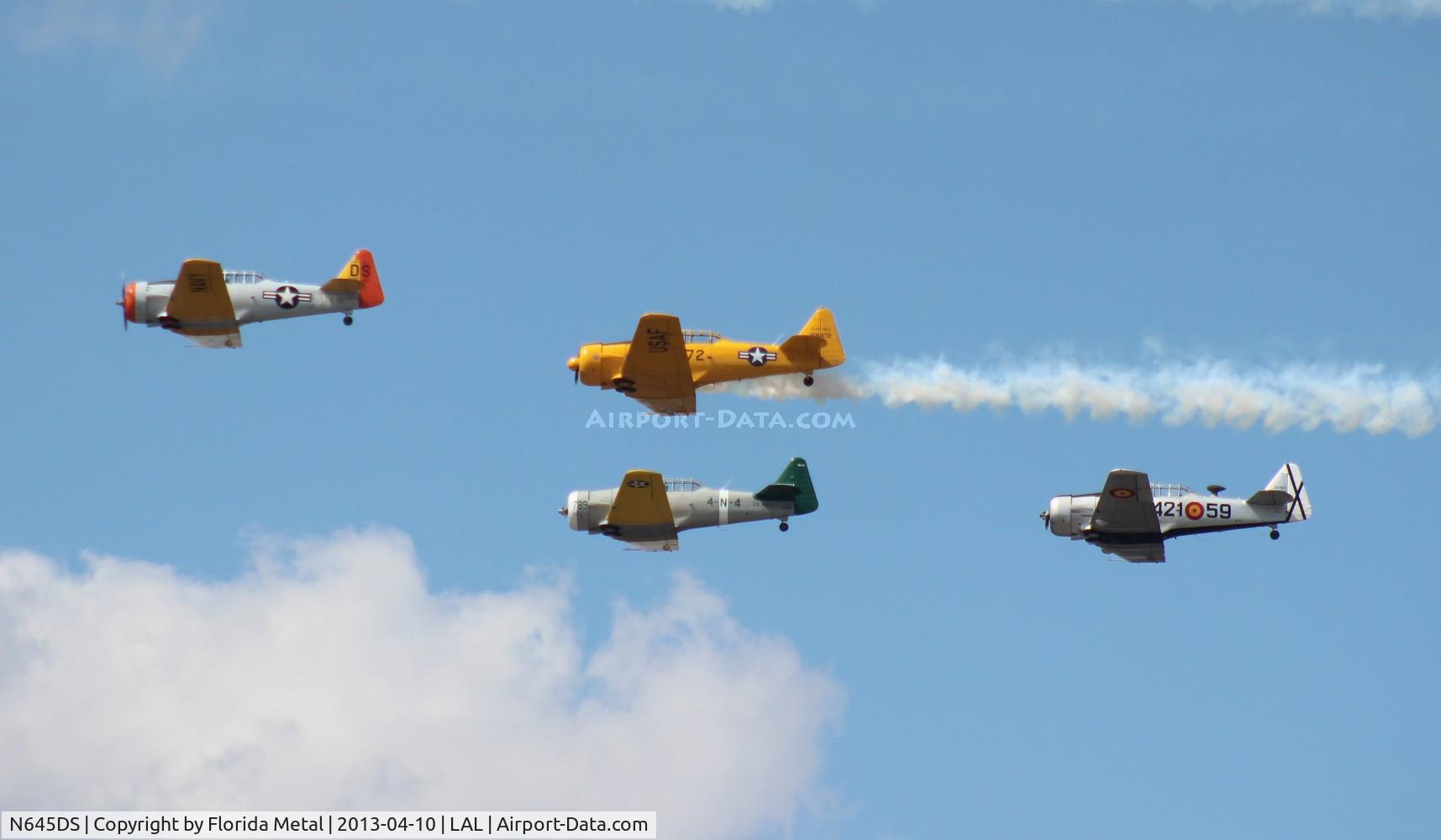 N645DS, 1944 North American SNJ-5 Texan Texan C/N 88-17678, SNJ-5 and T-6 formation