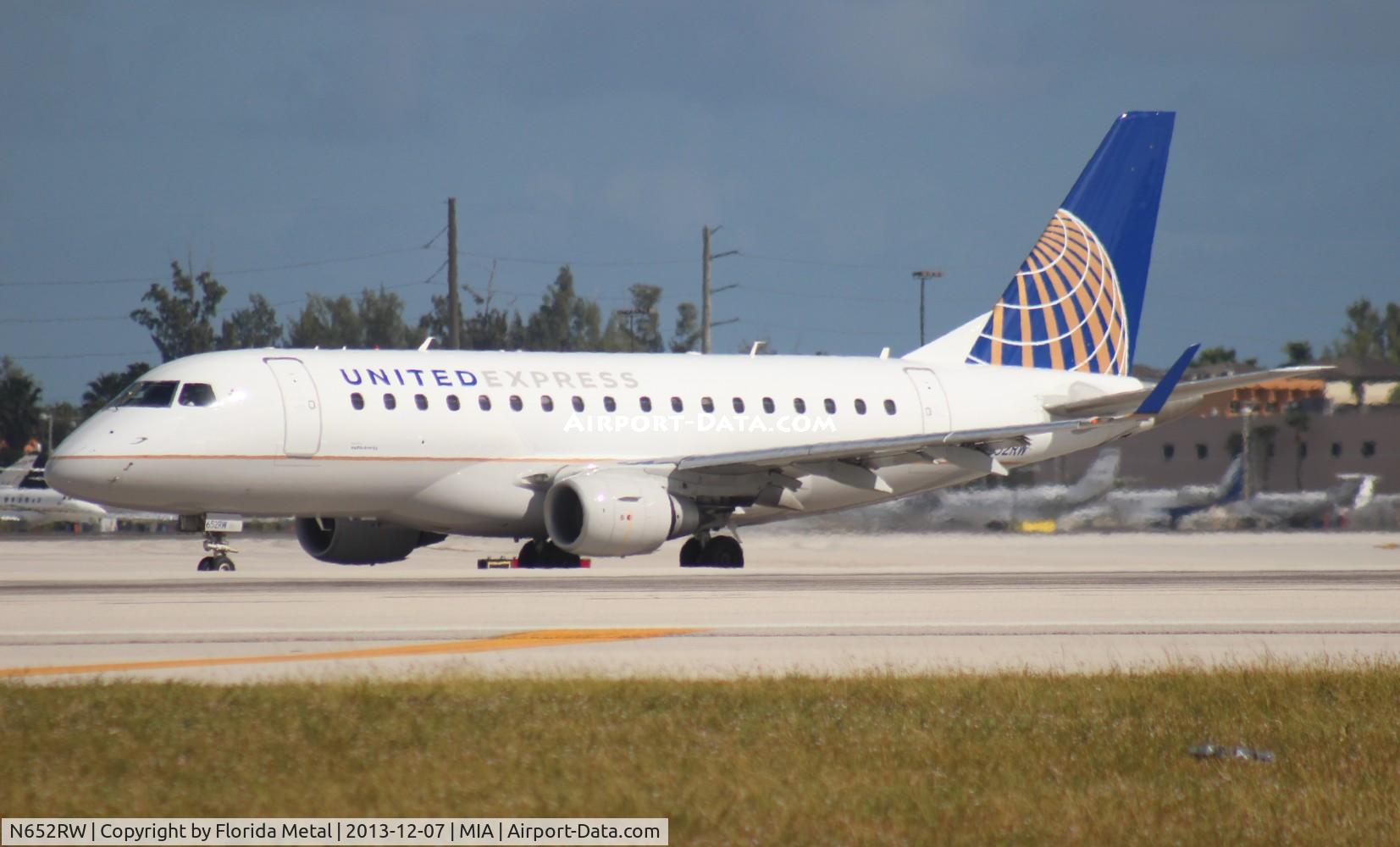 N652RW, 2005 Embraer 170SE (ERJ-170-100SE) C/N 17000075, United Express E170