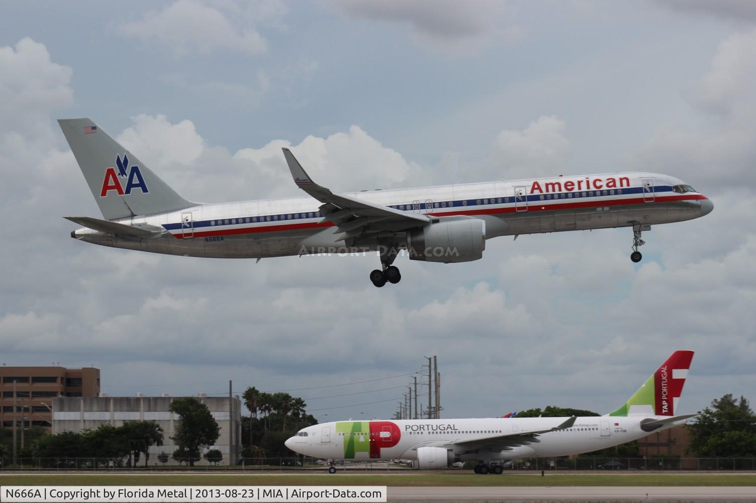 N666A, 1992 Boeing 757-223 C/N 25300, American 757-200
