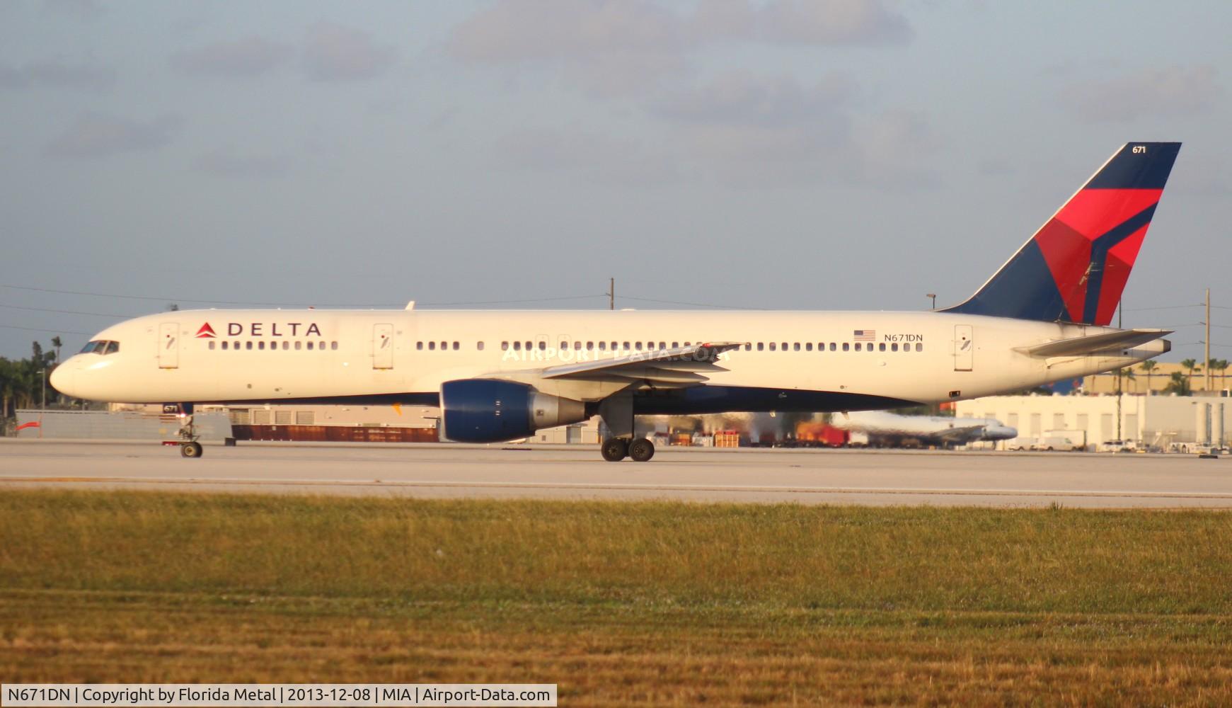 N671DN, 1992 Boeing 757-232 C/N 25332, Delta 757-200