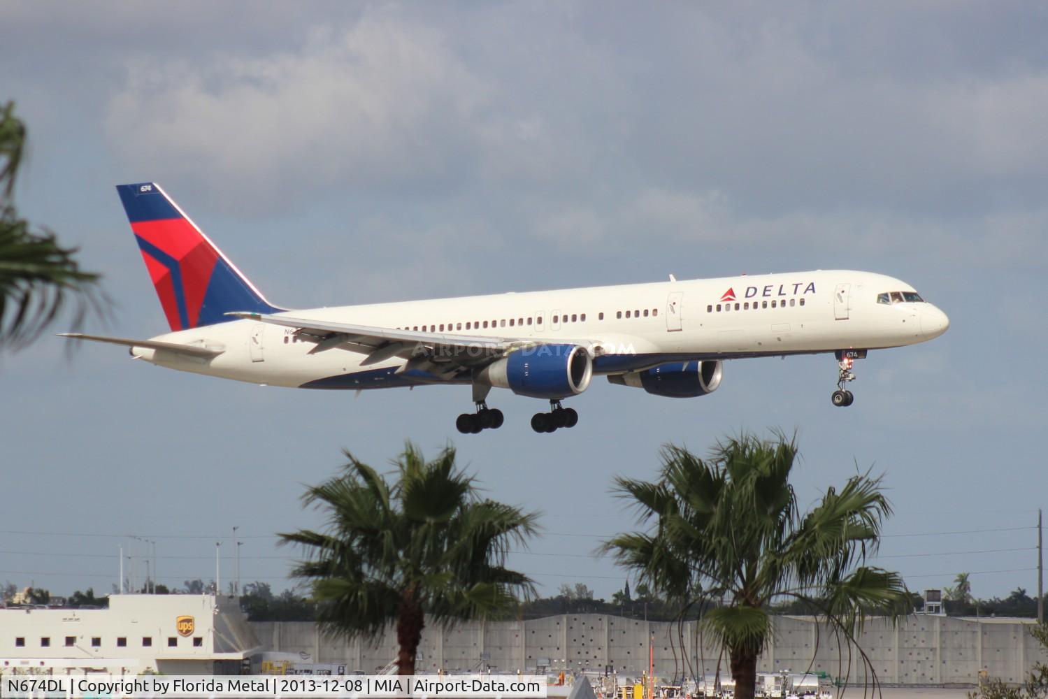 N674DL, 1992 Boeing 757-232 C/N 25979, Delta 757-200