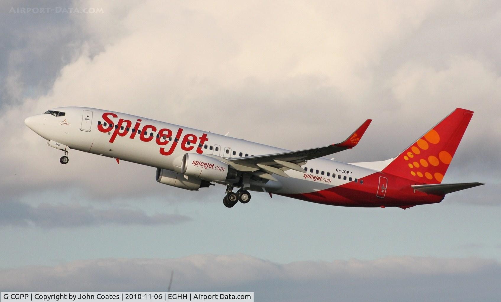 G-CGPP, 2005 Boeing 737-86J C/N 29641, Short visit from Lasham