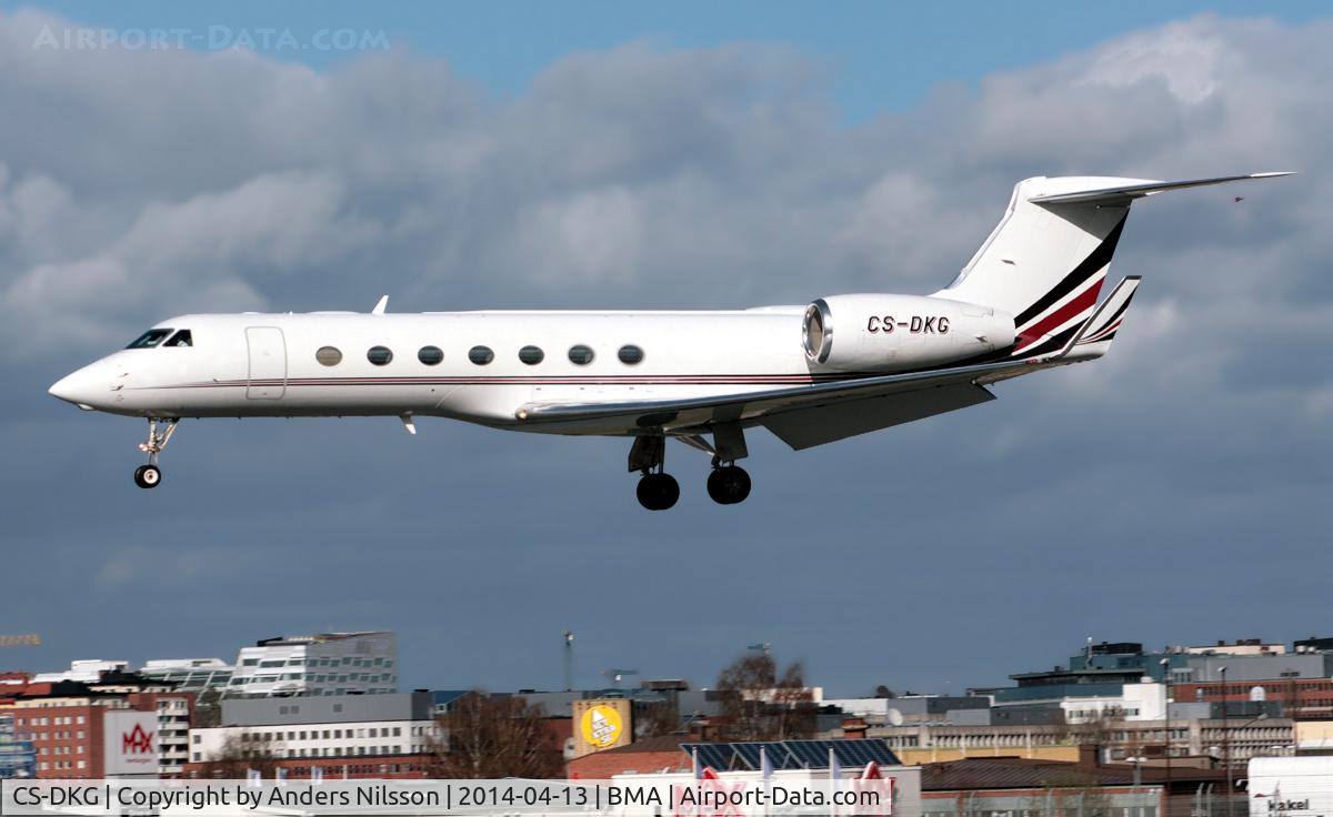 CS-DKG, 2007 Gulfstream Aerospace GV-SP (G550) C/N 5127, On final for runway 30.