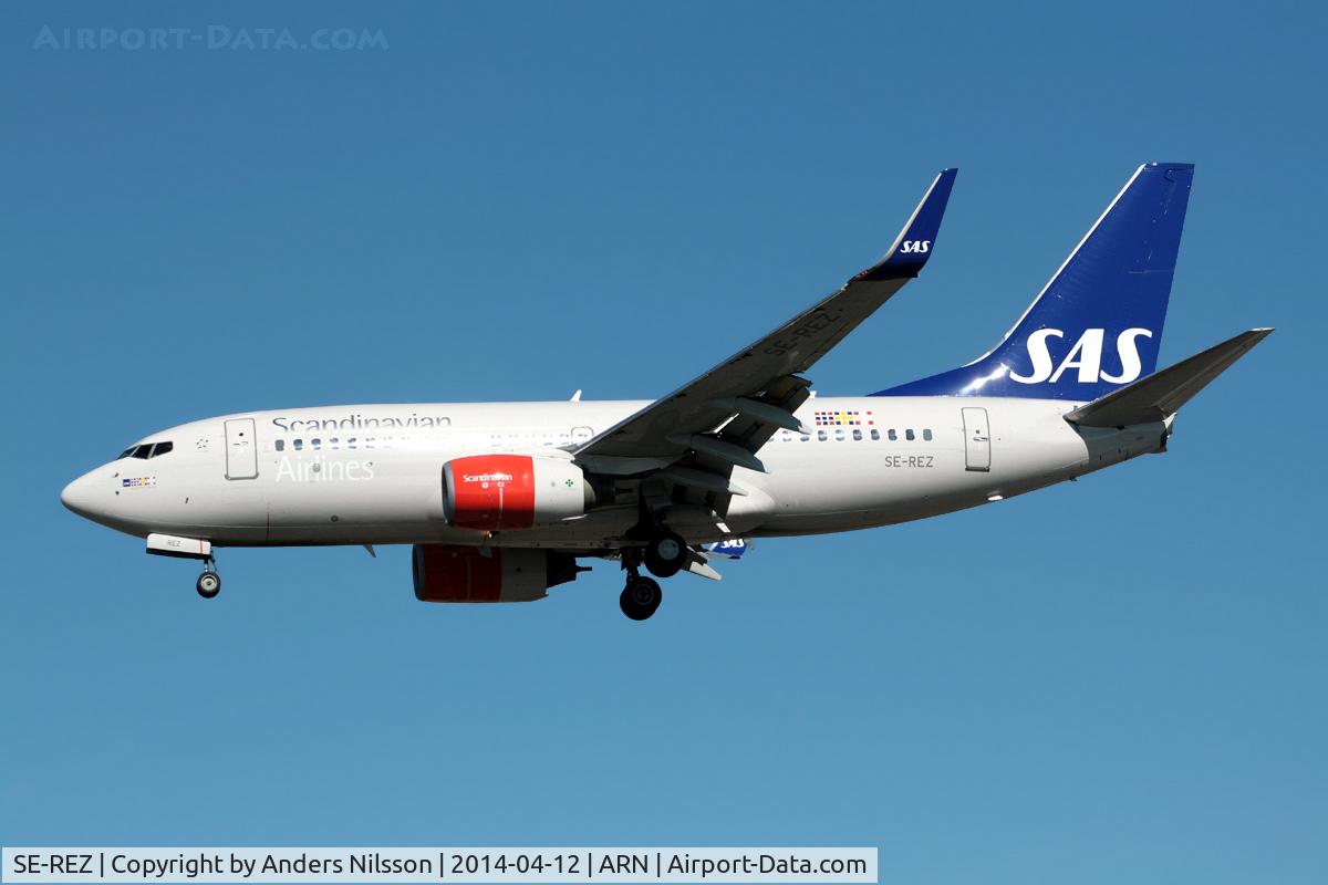 SE-REZ, 2003 Boeing 737-76N C/N 32738, On final for runway 26.