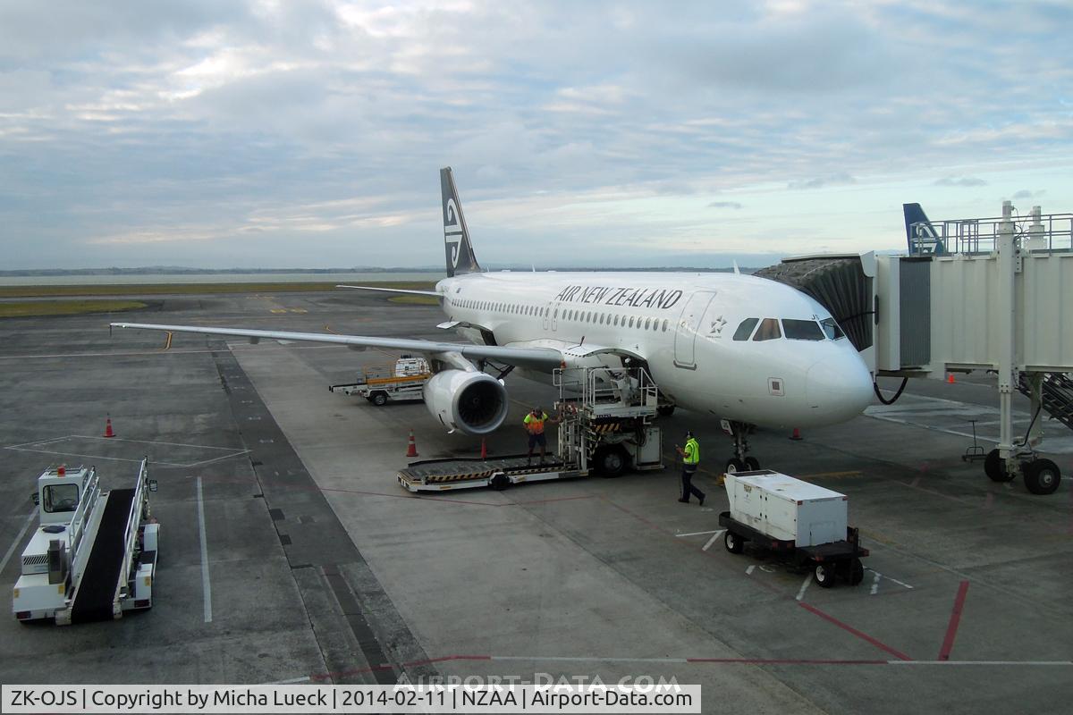 ZK-OJS, 2011 Airbus A320-232 C/N 4926, At Auckland