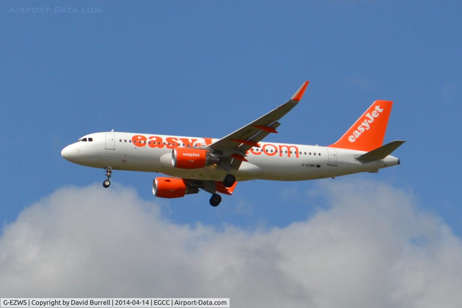 G-EZWS, 2014 Airbus A320-214 C/N 6011, Easyjet Airbus G-EZWS on approach to Manchester Airport.