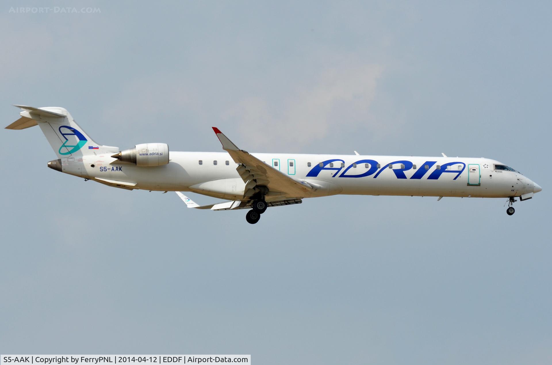 S5-AAK, 2007 Canadair CRJ-900ER (CL-600-2D24) C/N 15128, Adria CL900 landing