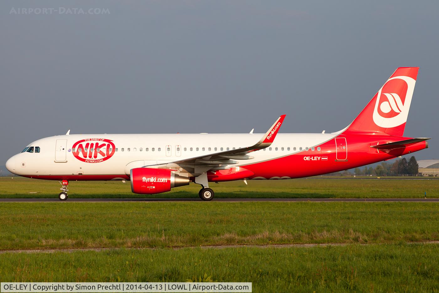 OE-LEY, 2013 Airbus A320-214 C/N 5648, OE-LEY @ Linz Airport