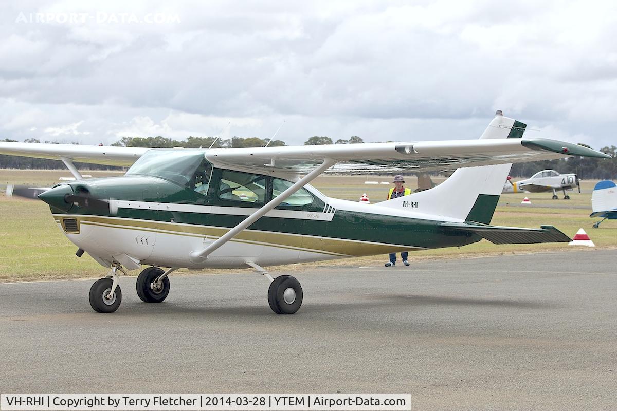 VH-RHI, 1965 Cessna 182J Skylane C/N 18256697, At Temora Airport during the 40th Anniversary Fly-In of the Australian Antique Aircraft Association