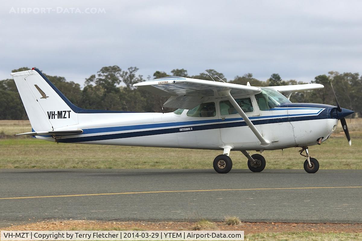 VH-MZT, 1981 Cessna 172P C/N 17274536, At Temora Airport during the 40th Anniversary Fly-In of the Australian Antique Aircraft Association
