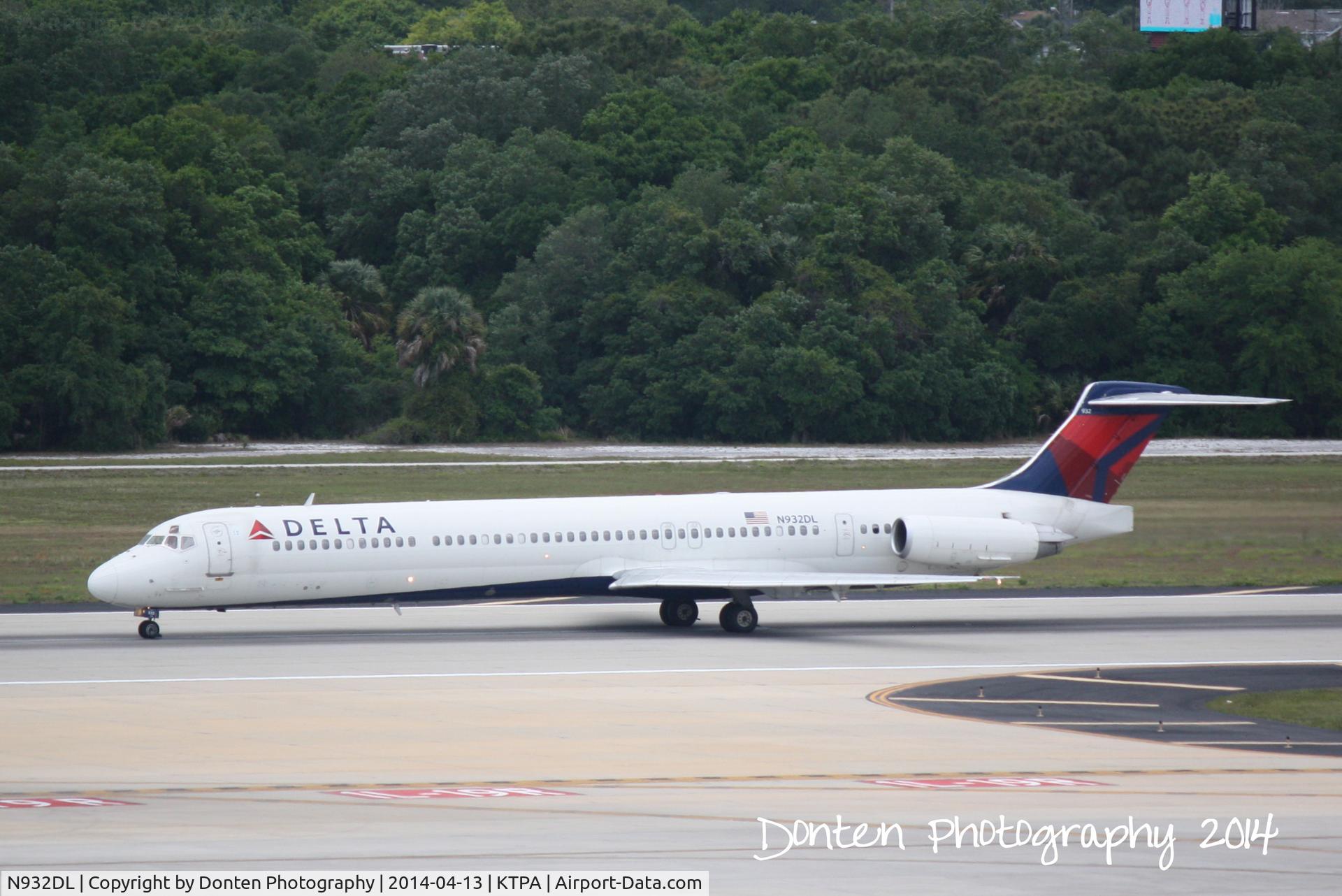 N932DL, 1989 McDonnell Douglas MD-88 C/N 49719, Delta Flight 1329 (N932DL) departs Tampa International Airport enroute to MinneapolisSt Paul International Airport