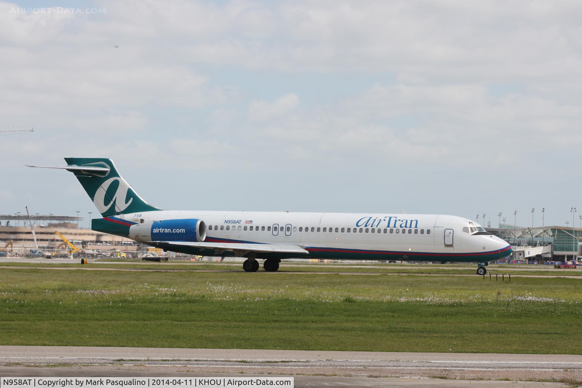 N958AT, 2001 Boeing 717-200 C/N 55020, Boeing 717-200