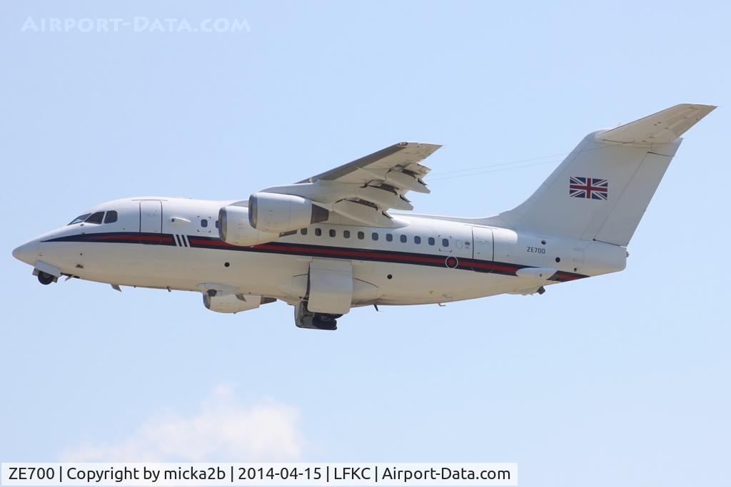 ZE700, 1984 British Aerospace BAe.146-100 CC.2 C/N E1021, Take off