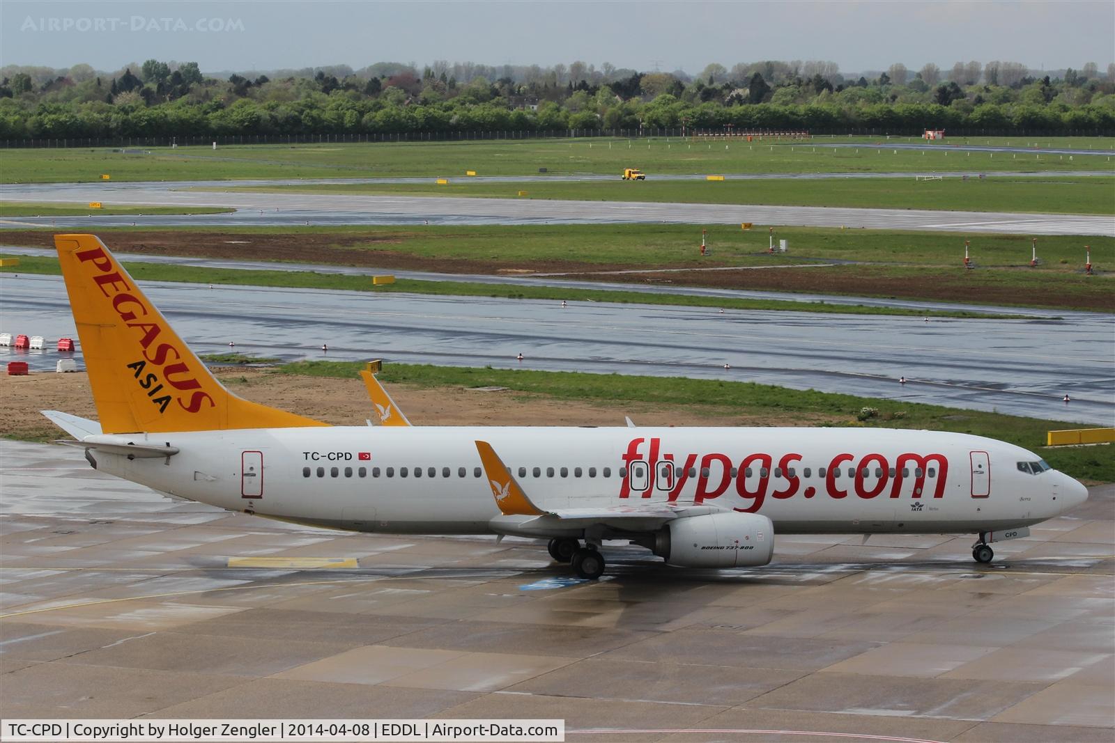 TC-CPD, 2012 Boeing 737-82R C/N 40726, Leaving apron for taxi to rwy 26L..