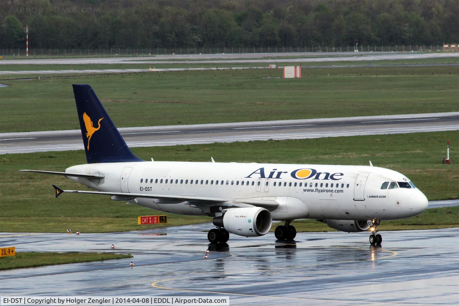 EI-DST, 2008 Airbus A320-216 C/N 3532, An irish-italian joint venture is leaving rwy 26L....