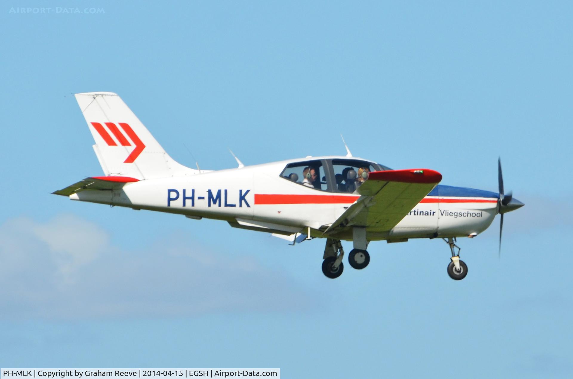 PH-MLK, 2000 Socata TB-20 GT C/N 2036, On approach to runway 09.