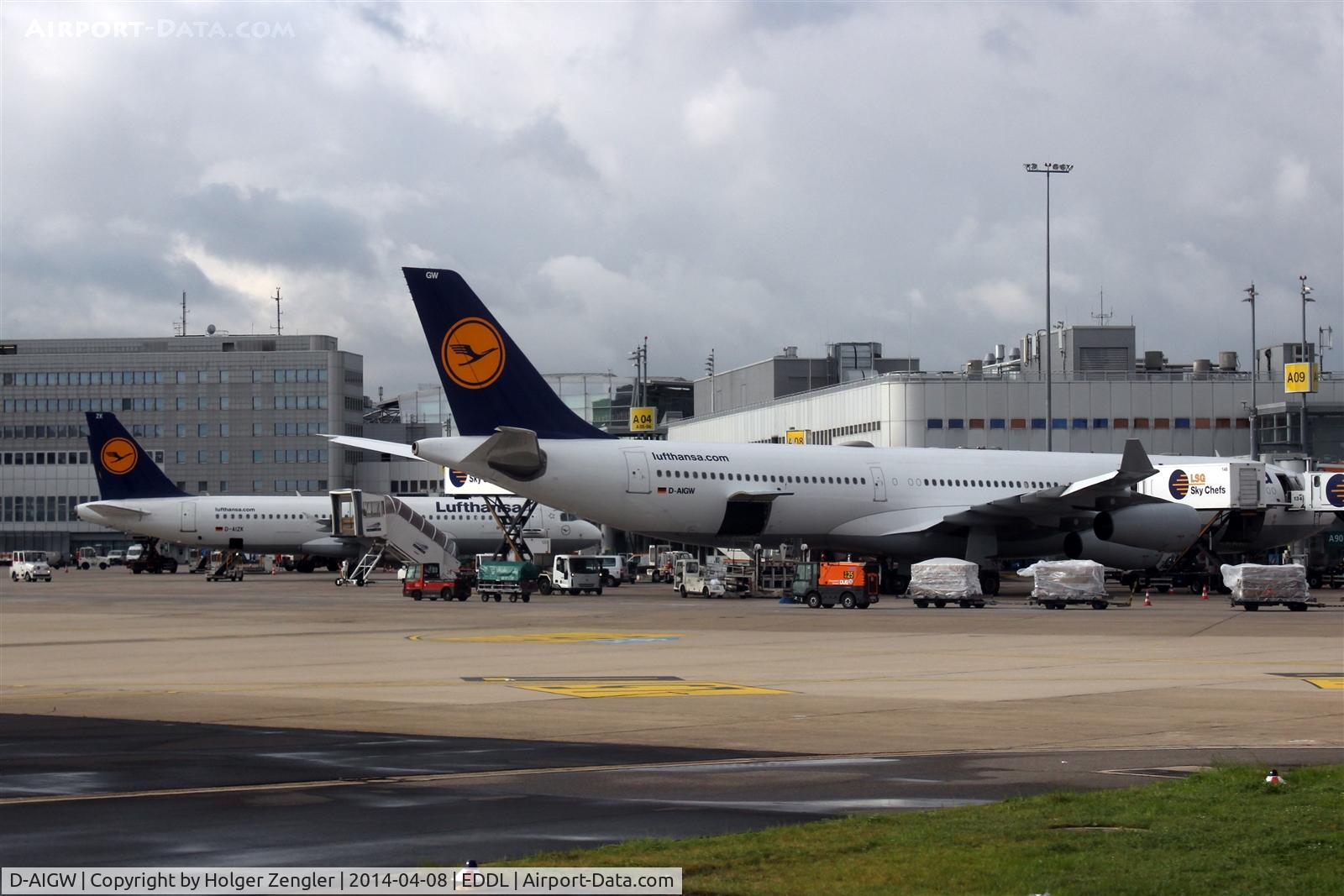 D-AIGW, 2000 Airbus A340-313X C/N 327, Long ride preparations at Terminal A are running....