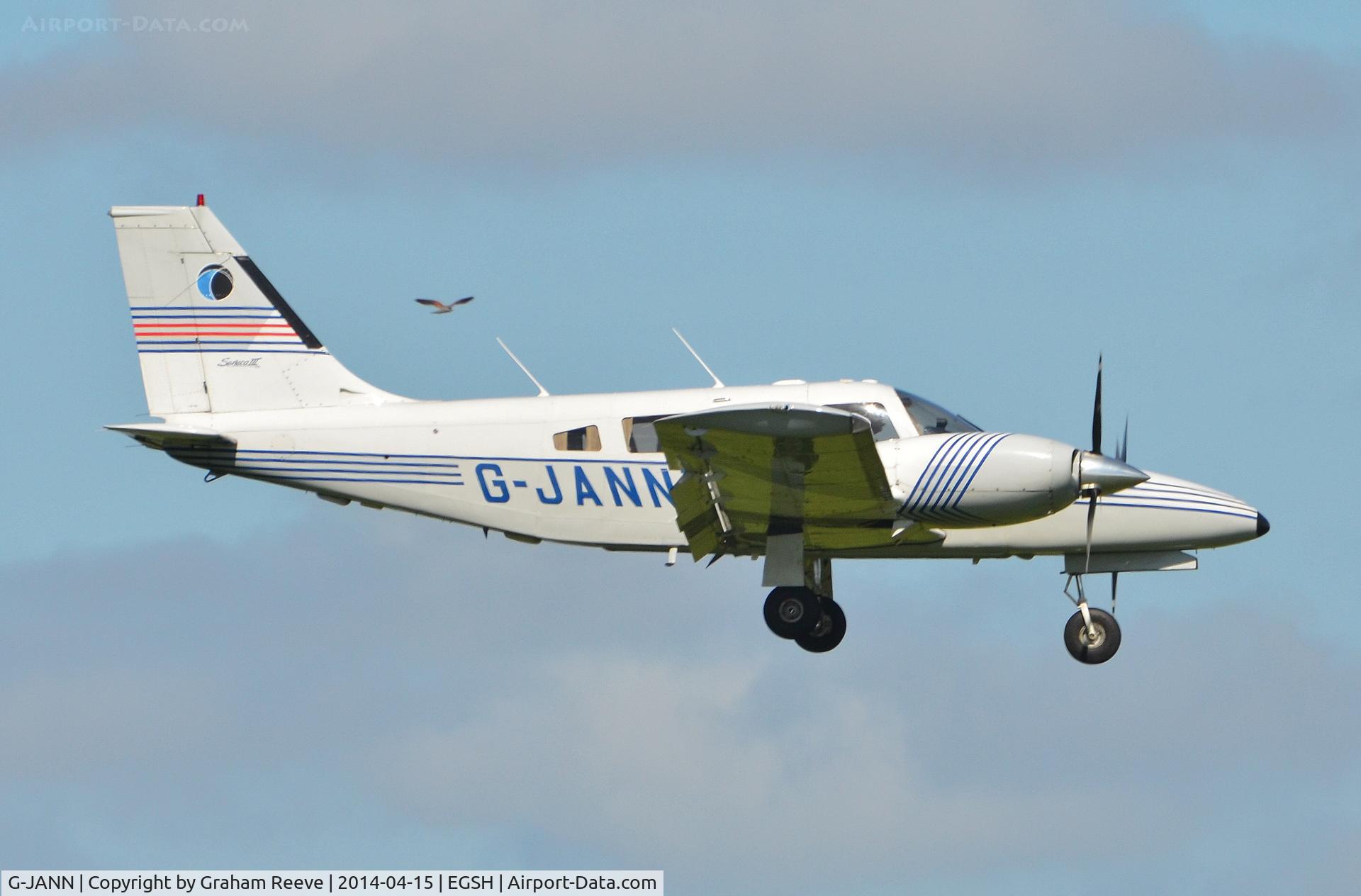 G-JANN, 1988 Piper PA-34-220T Seneca III C/N 34-33133, About to land on 09.