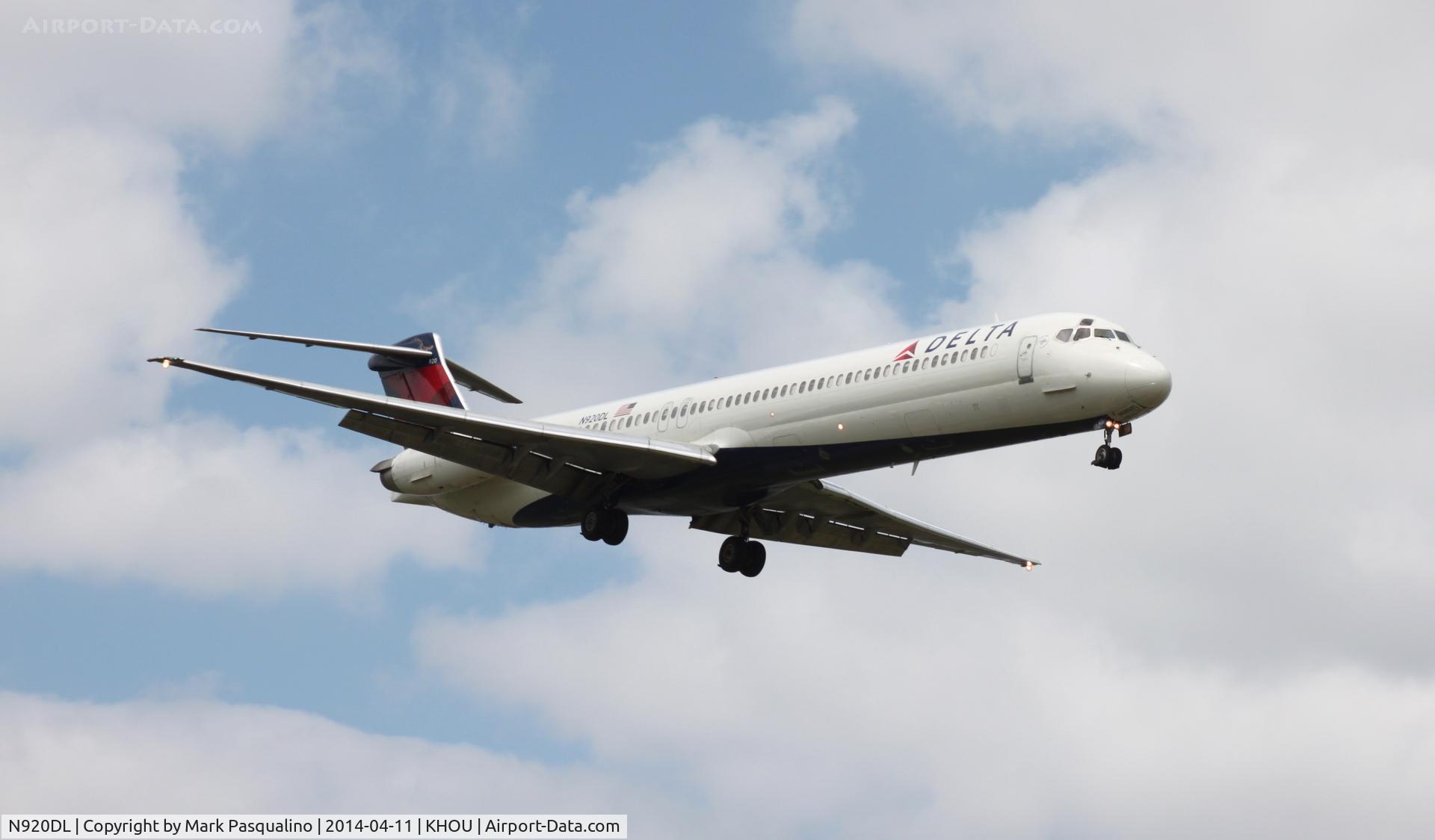 N920DL, 1988 McDonnell Douglas MD-88 C/N 49644, MD-88