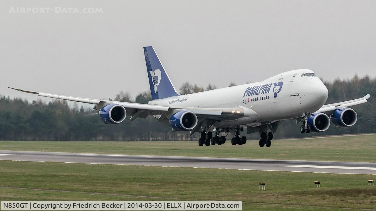 N850GT, 2012 Boeing 747-87UF/SCD C/N 37570, moments prior touchdown