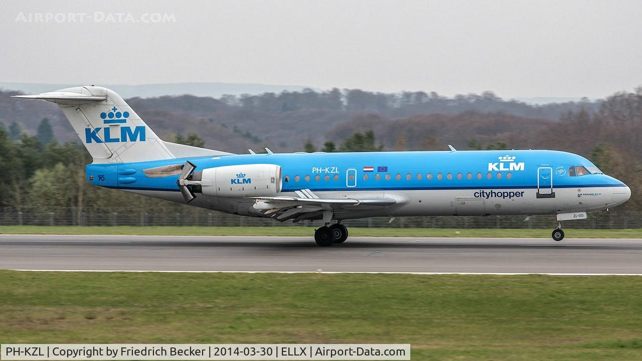 PH-KZL, 1995 Fokker 70 (F-28-0070) C/N 11536, decelerating after touchdown
