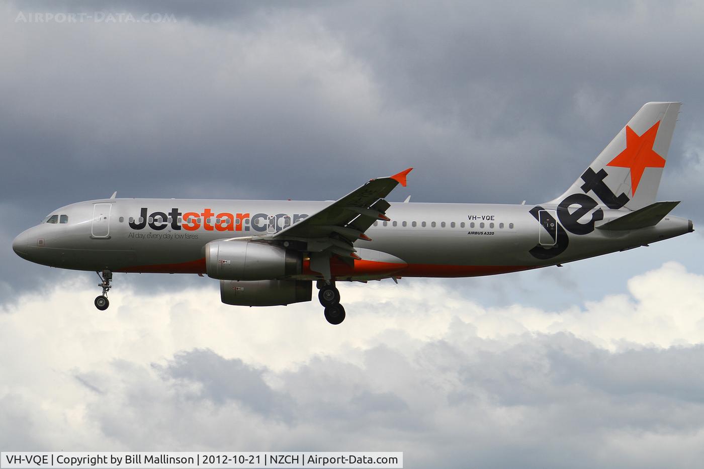 VH-VQE, 2008 Airbus A320-232 C/N 3495, finals to 02