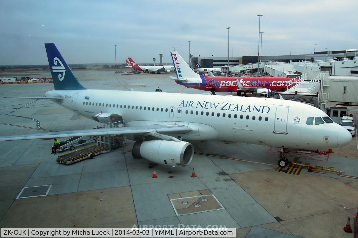 ZK-OJK, Airbus A320-232 C/N 2445, At Tullamarine