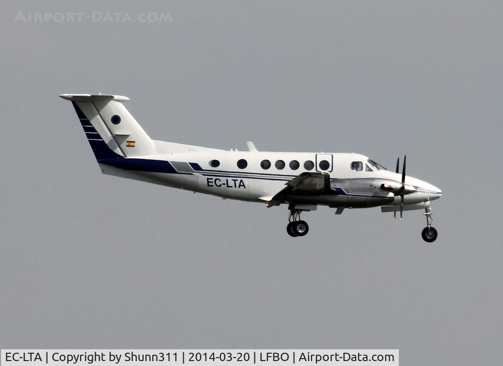 EC-LTA, 1983 Beech B200 King Air C/N BB-1116, Landing rwy 14L