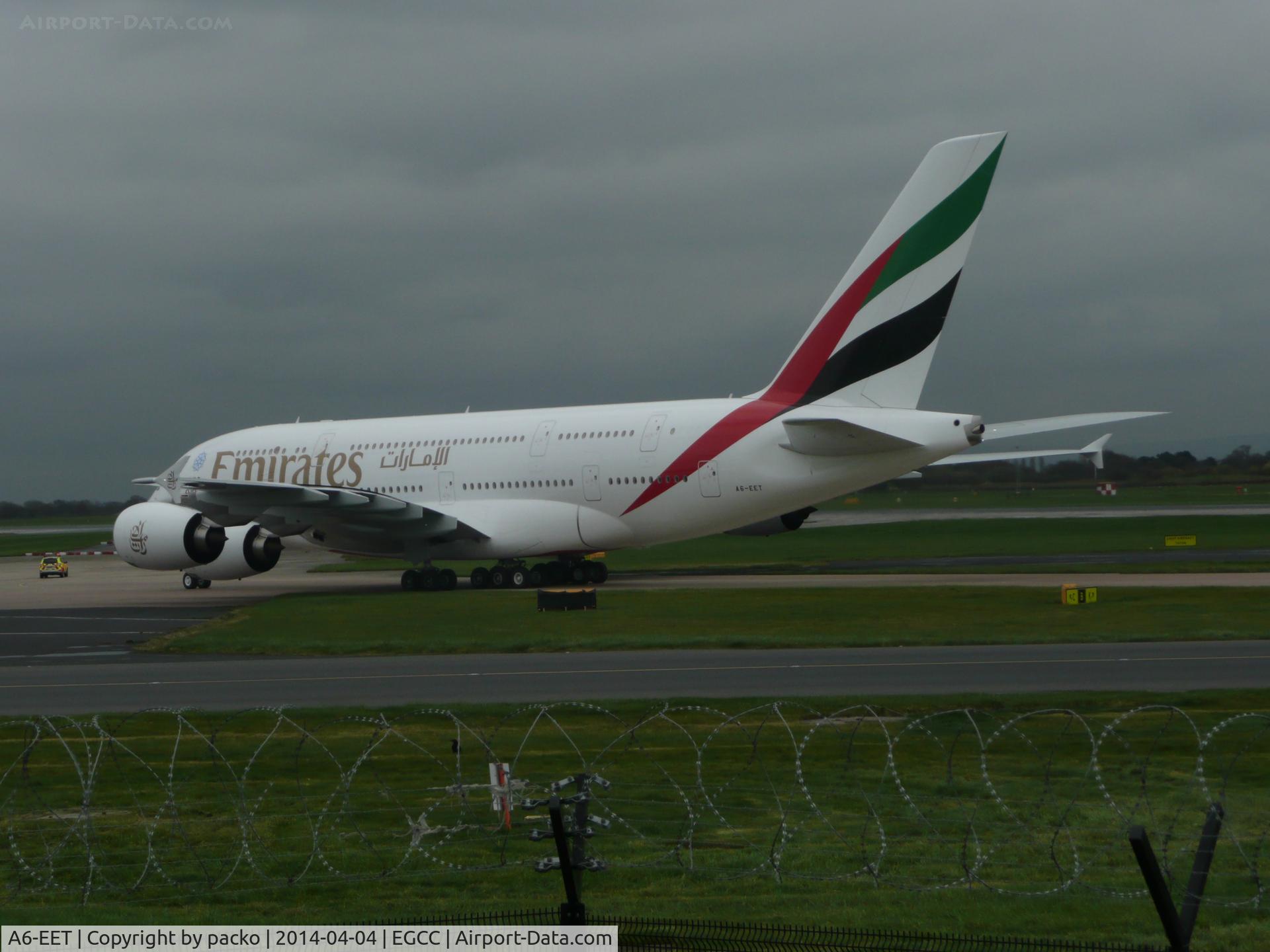 A6-EET, 2013 Airbus A380-861 C/N 142, just taxing in to go onto its gate