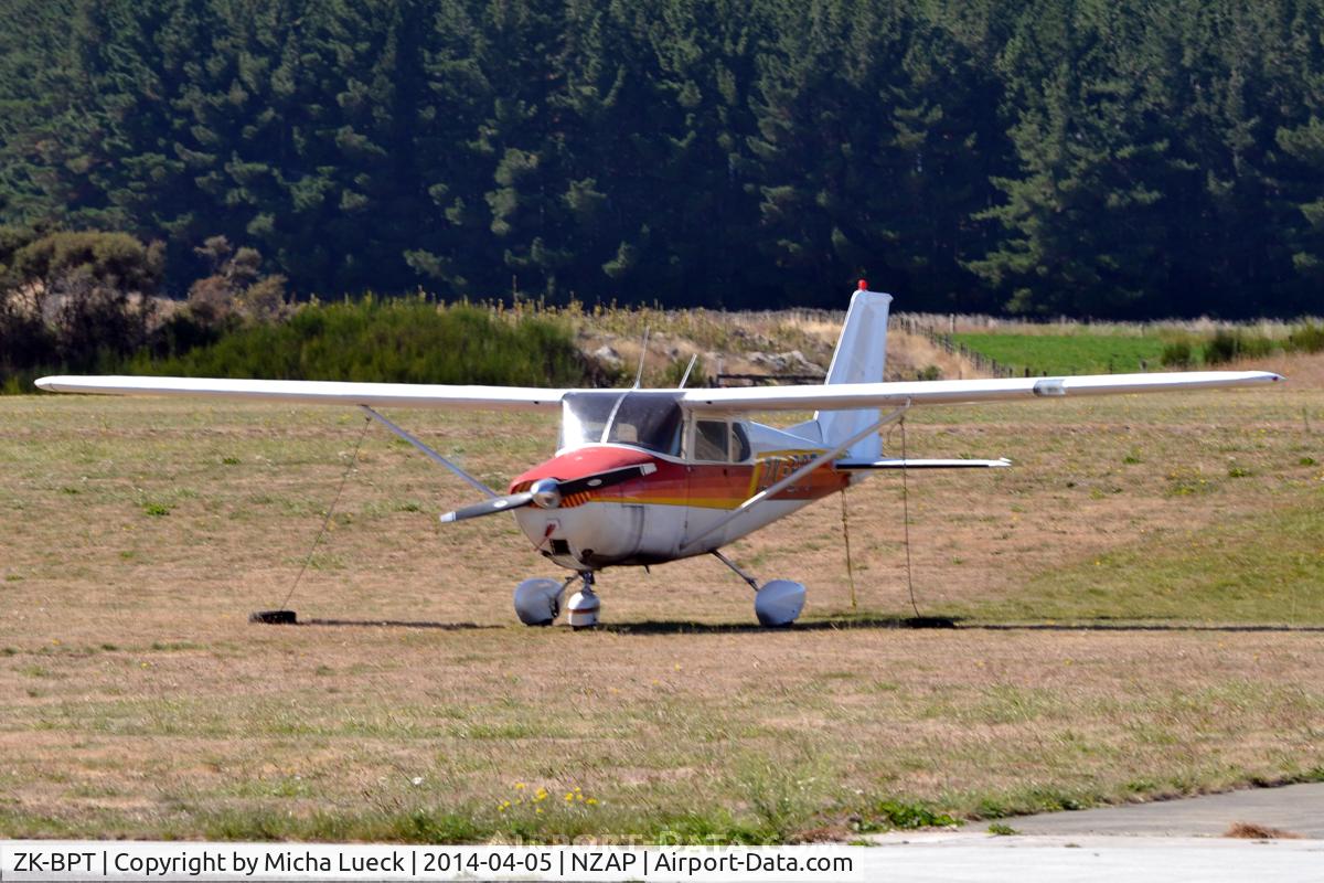 ZK-BPT, 1959 Cessna 172A C/N 47179, At Taupo