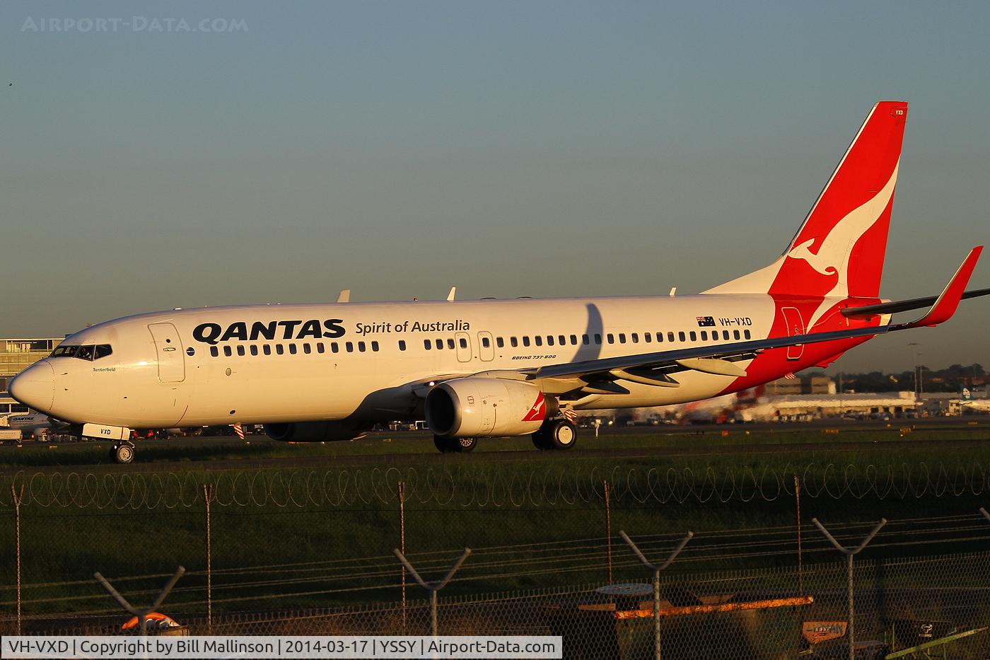 VH-VXD, 2001 Boeing 737-838 C/N 29552, taxi to 34R