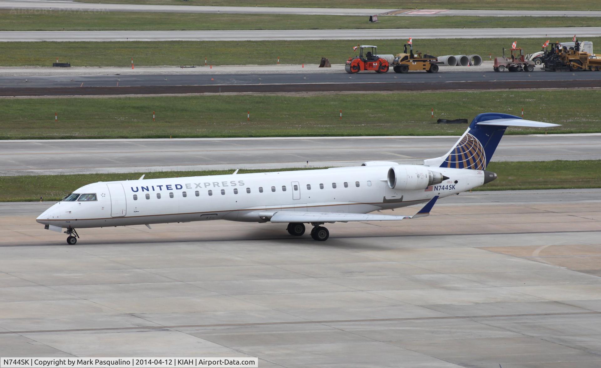 N744SK, 2005 Bombardier CRJ-701 (CL-600-2C10) Regional Jet C/N 10200, CL-600-2C10