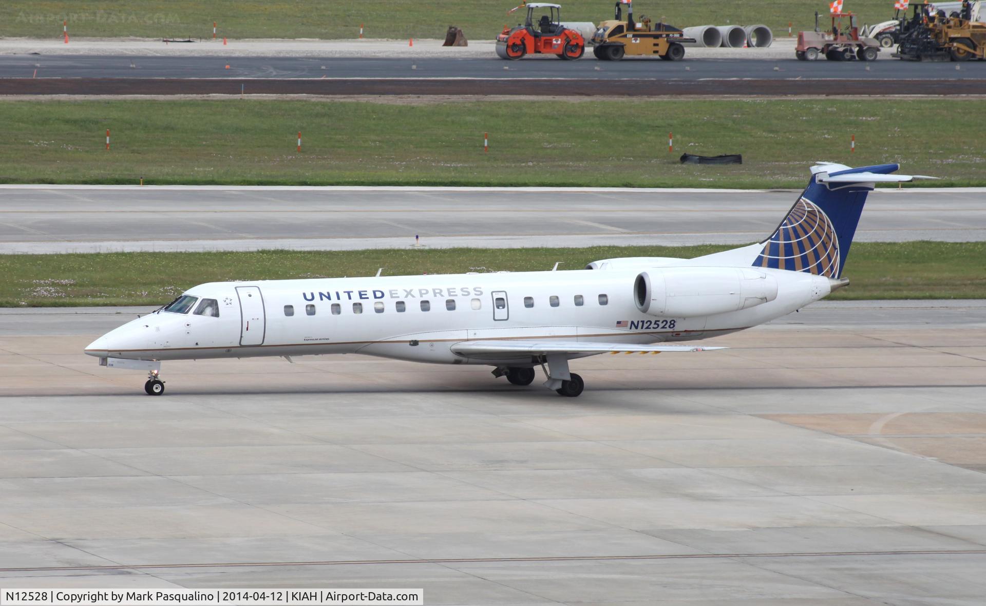 N12528, 2001 Embraer ERJ-135LR (EMB-135LR) C/N 145504, EMB-135LR