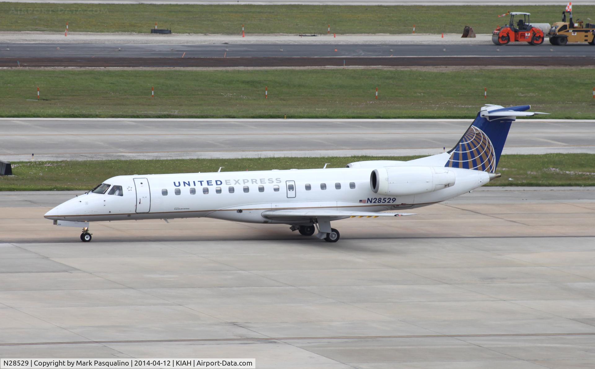 N28529, 2001 Embraer ERJ-135LR (EMB-135LR) C/N 145512, EMB-135LR