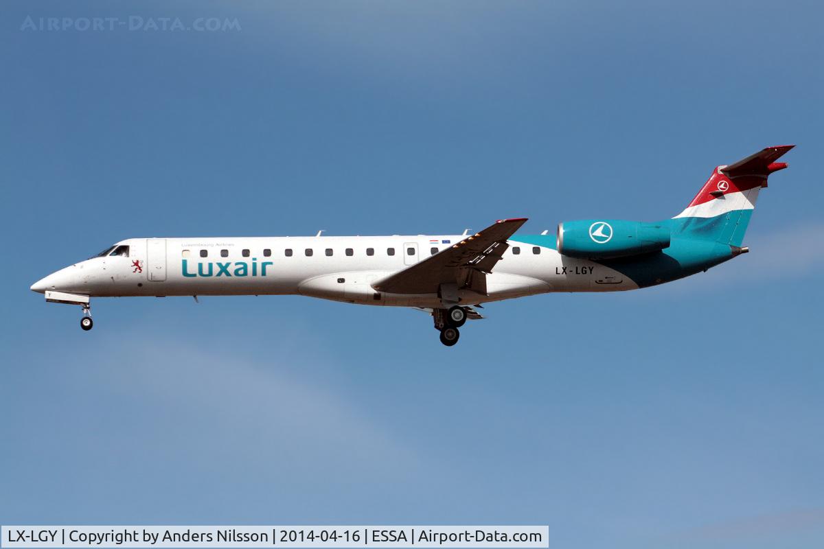 LX-LGY, 2000 Embraer EMB-145LU (ERJ-145LU) C/N 145242, On final for 26.