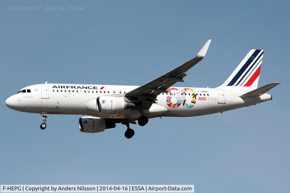 F-HEPG, 2013 Airbus A320-214 C/N 5802, On final for 26.