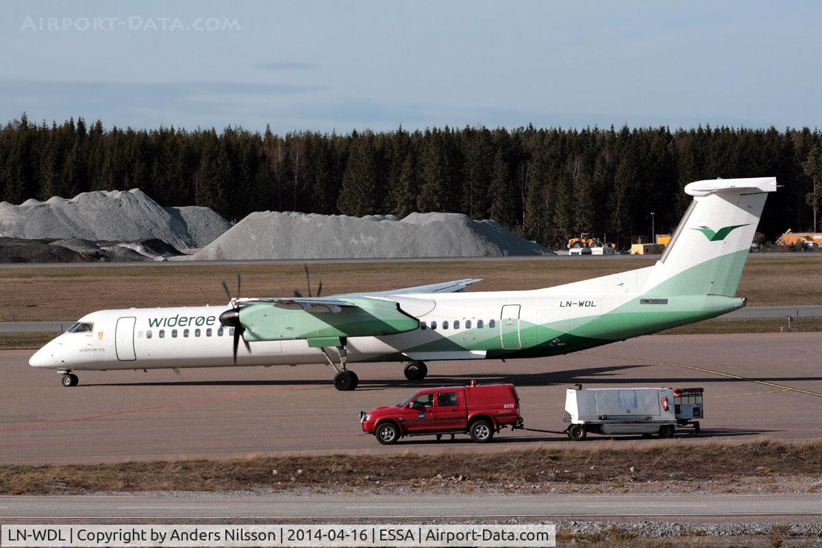 LN-WDL, 2011 De Havilland Canada DHC-8-402Q Dash 8 C/N 4392, Taxiing for take off 19R.