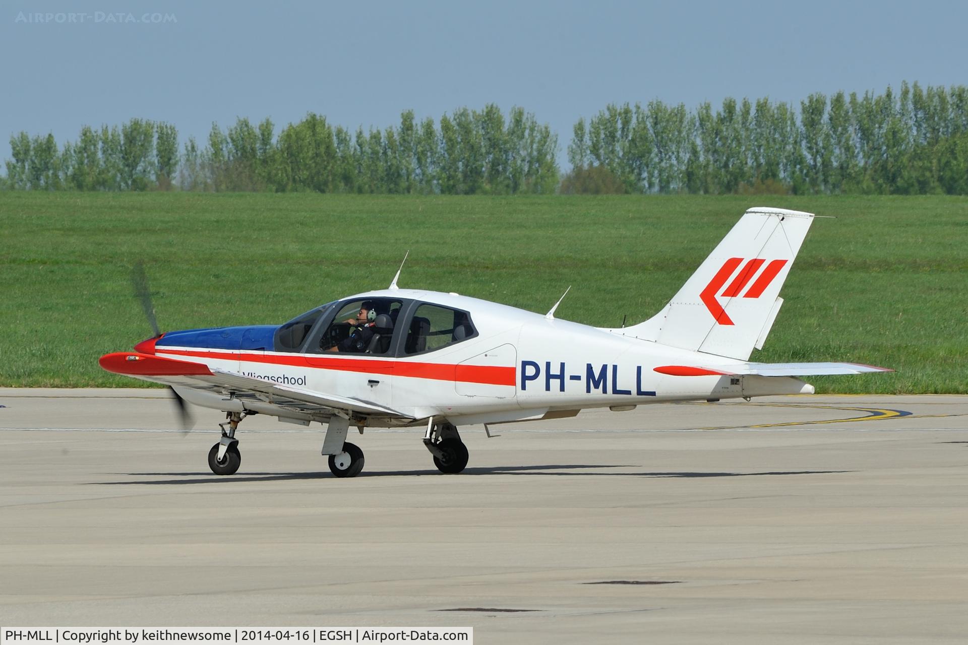 PH-MLL, 2001 Socata TB-20 GA C/N 2038, Arriving in sunshine.