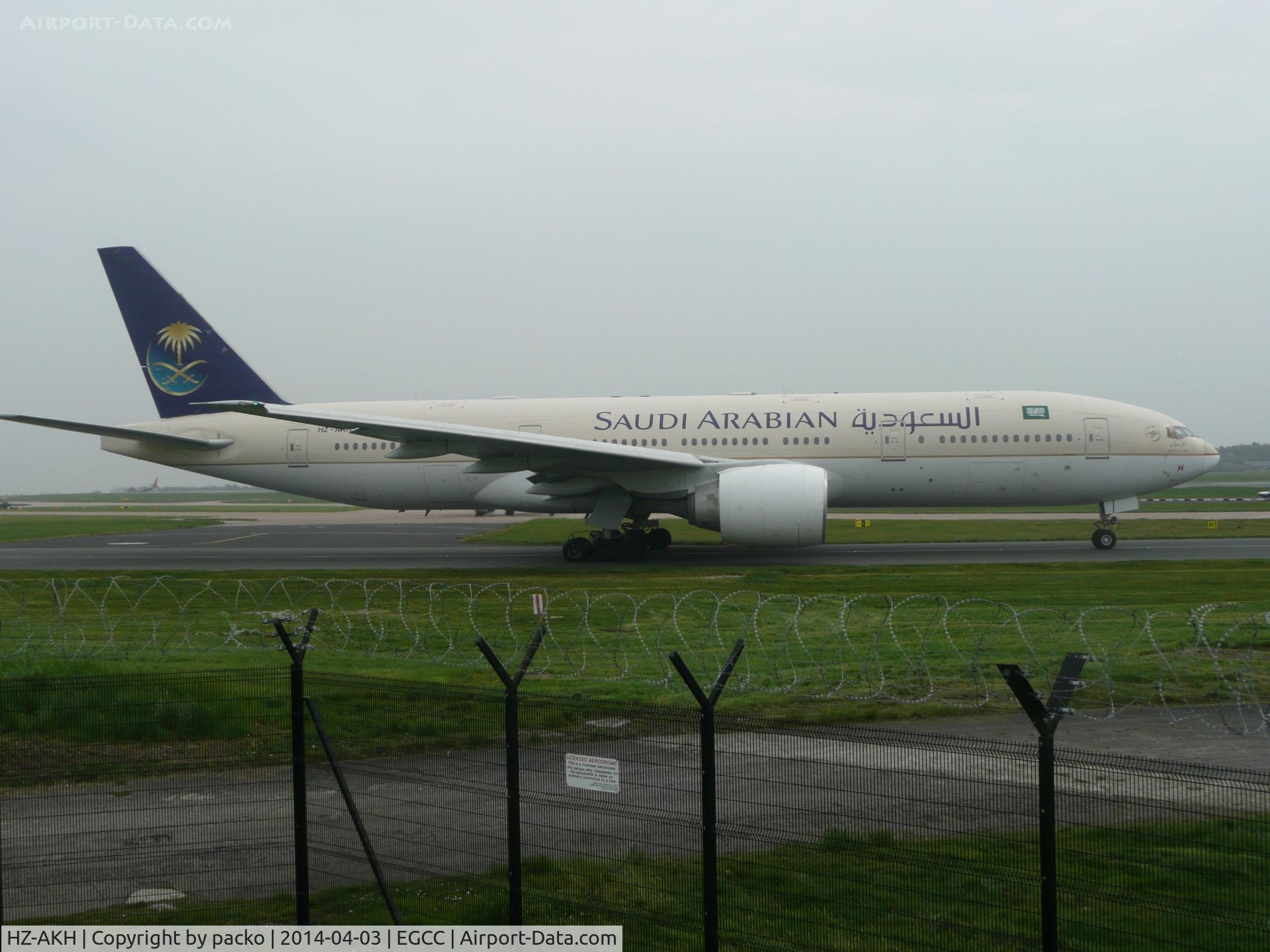 HZ-AKH, 1998 Boeing 777-268/ER C/N 28351, aircraft taxing out for take off
photo taken from the AVP.
